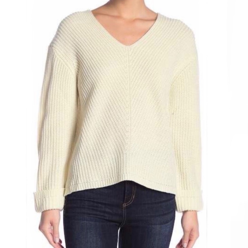 Cotton Emporium Ivory V-neck cuff sweater